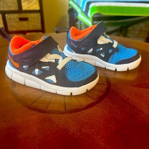 Nike Free Run 2 (Toddler sz 5C LIKE NEW!!)